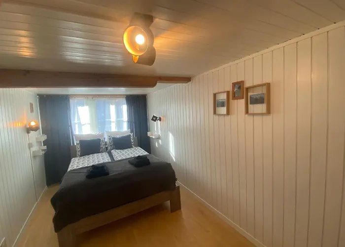 Cosy Apartment In Heritage Protected Swiss Chalet